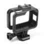 Este suporte frame para GoPro Hero 8 Black é ideal para você utilizar sua câmera montada em diversos acessórios ou suportes, que possuam encaixe de tr
