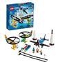 A imaginação das crianças vai às alturas com este conjunto LEGO® City Corrida Aérea (60260), com um avião de acrobacias com propulsor de brinquedo, 2 