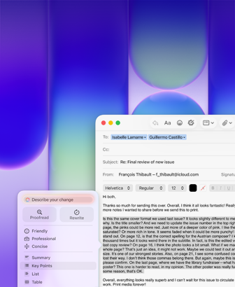 Tela do MacBook Neo com as Ferramentas de Escrita da Apple Intelligence no app Mail para revisar um parágrafo longo em um e-mail com comentários sobre uma publicação