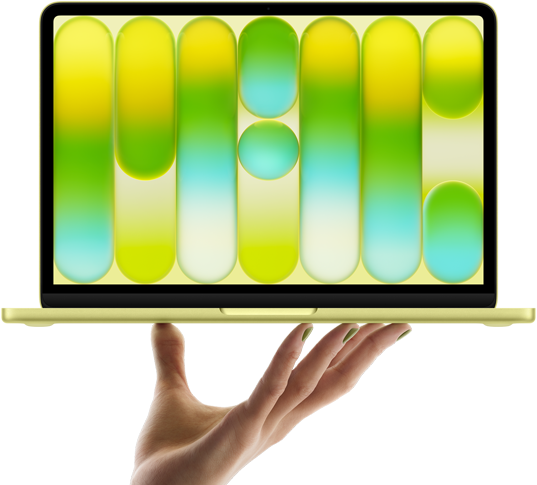 MacBook Neo na cor amarelo-cítrico equilibrado na ponta dos dedos de uma mão aberta. A tela mostra um padrão abstrato colorido