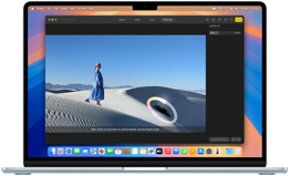 Usando a ferramenta de Limpeza da Apple Intelligence para editar uma imagem no app Fotos no MacBook Air.
